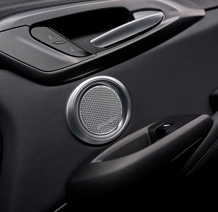tonale suv alfa romeo valence interieur enceinte harman kardon maniable technologie confort 2024