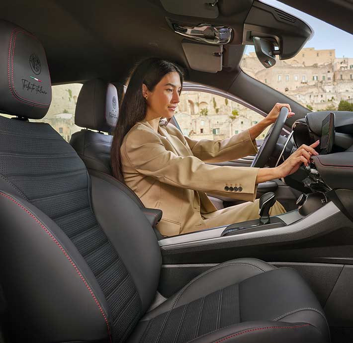 tonale suv alfa romeo valence interieur technologie confort sécurité drome ardeche 2024