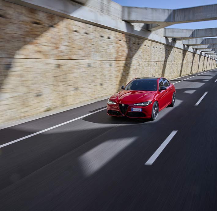 alfa romeo giulia design confort technologie performance berline valence