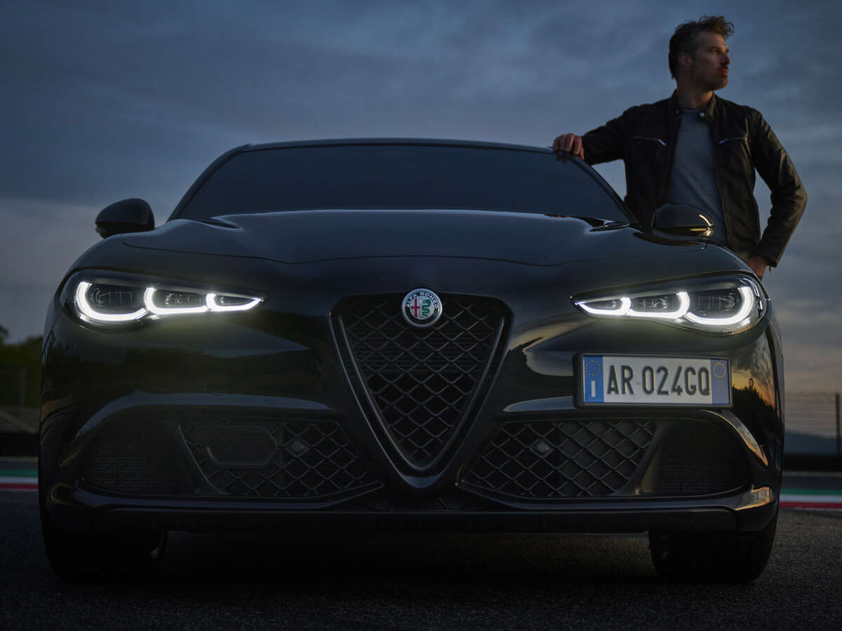 voiture de sport de luxe haut de gamme près de valence dns la drome 26000 alfa romeo valence giulia quadrifoglio