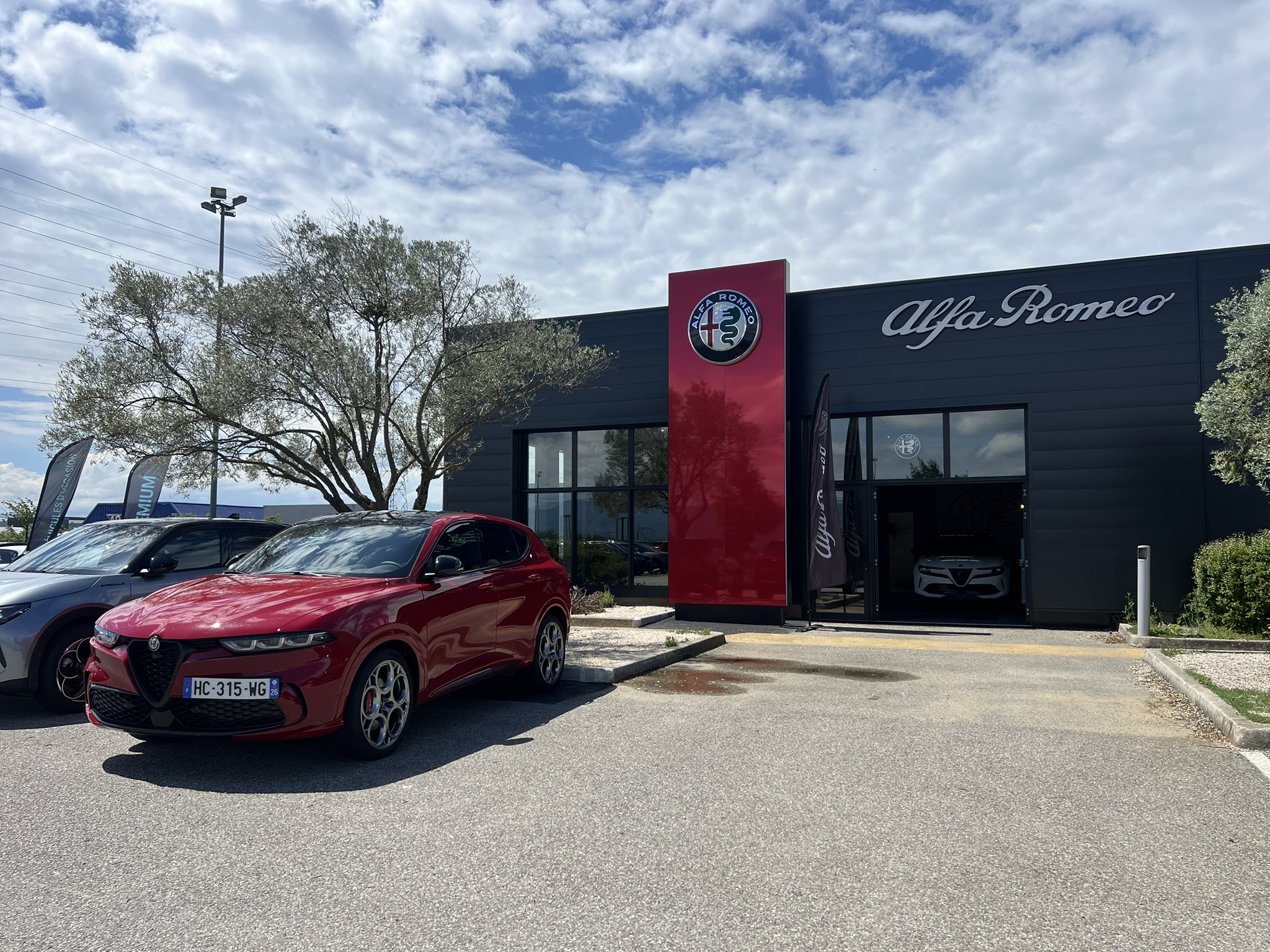 alfa romeo valence drome 26000 voiture de sport berline luxe suv haut de gamme